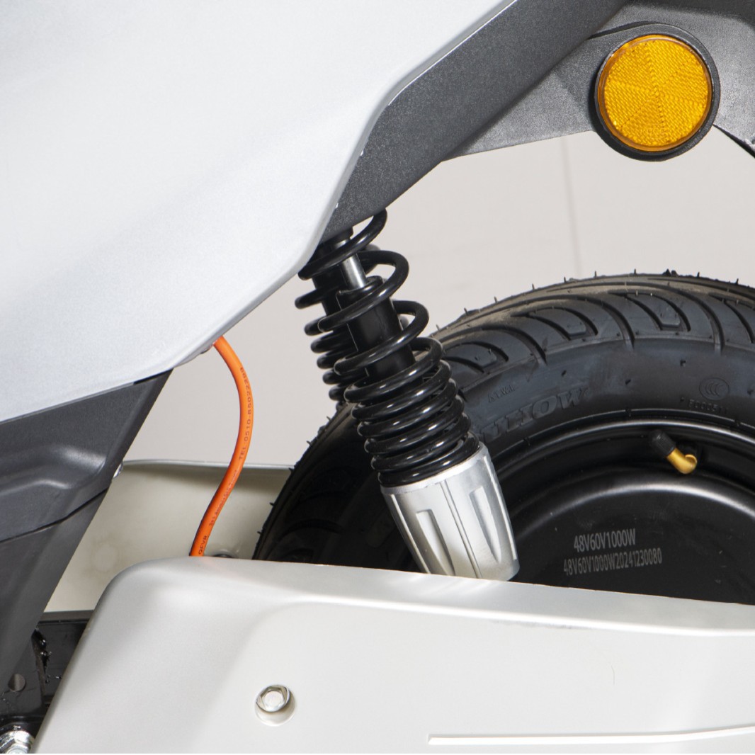 Bicicleta eléctrica para adultos, vehículo de dos ruedas de larga duración, especialmente para vehículos eléctricos, coche de batería de instrumentos digitales con barra protectora