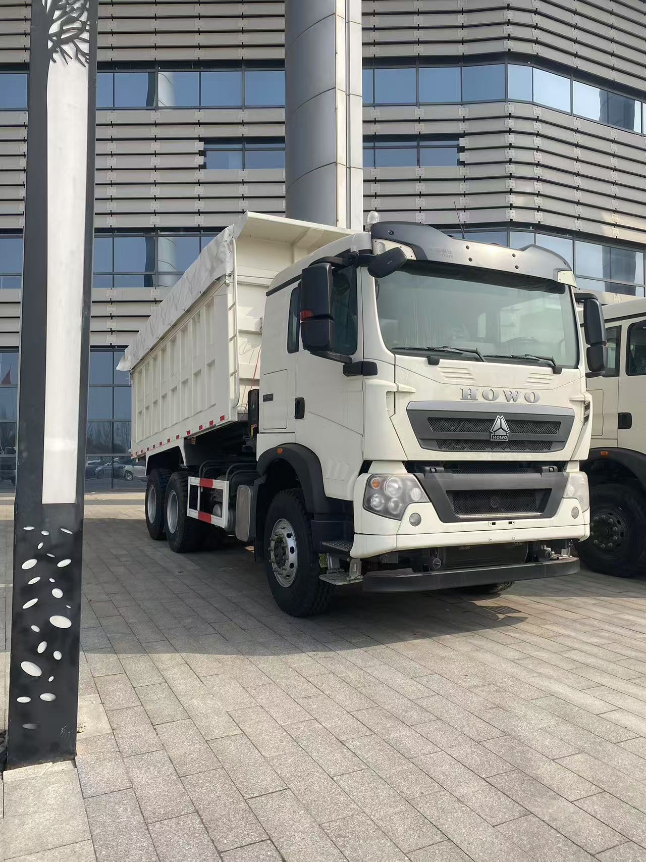 Howo 6X4 Dump Truck, 371 Horsepower Mining Rear-Dump Dump Truck, Rear Eight-Wheel Sand and Gravel Self-Unloading Engineering Vehicle