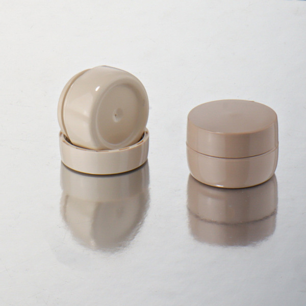 Cream nail polish