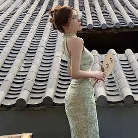 新中式风清冷感绿色改良旗袍性感风情万种绝美挂脖连衣