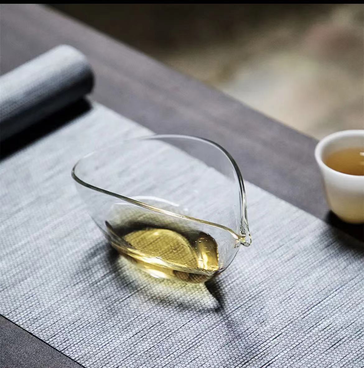 Japanese creative borosilicate glass tea set, heat-resistant flat boat shared cup, borosilicate shared cup