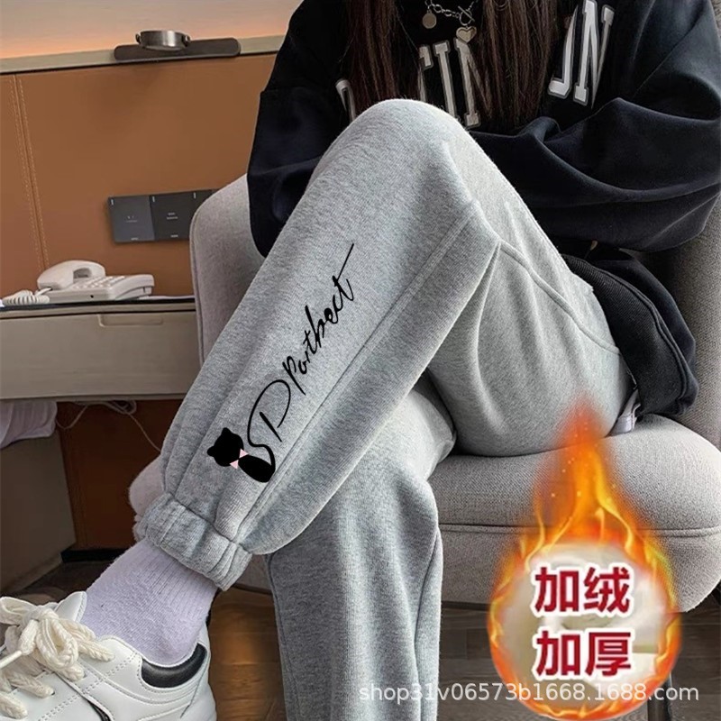 작은 검은 고양이 레깅스와 벨벳 바지