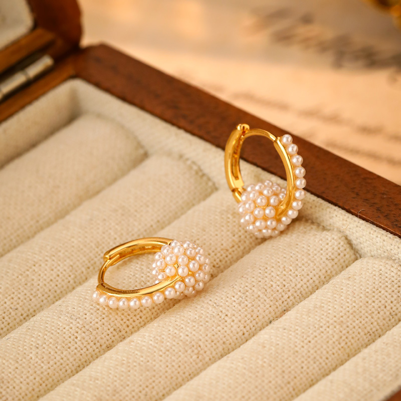 Orecchini a cerchio con perle premium per donna design elegante_voghion.com