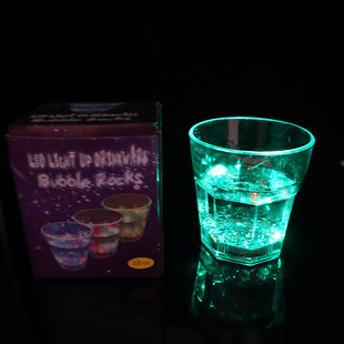 LED��ˮ�l���Ų��W��˽Ǳ��ӾW�t����  ��ˮ�Б��߲ʰl��ˮ��