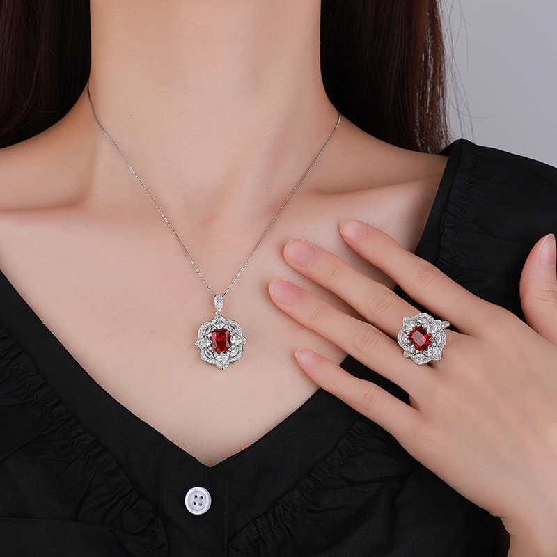 2024 nuevo estilo Zhuang Shengsheng joyería fondo de cobre chapado en oro simulación corindón rojo cristal puntiagudo azul traje retro avanzado mujer 8*10