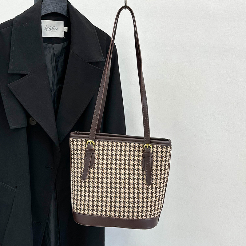 Autumn and Winter new houndstooth handbag women's niche design high-grade retro large capacity shoulder bucket bag