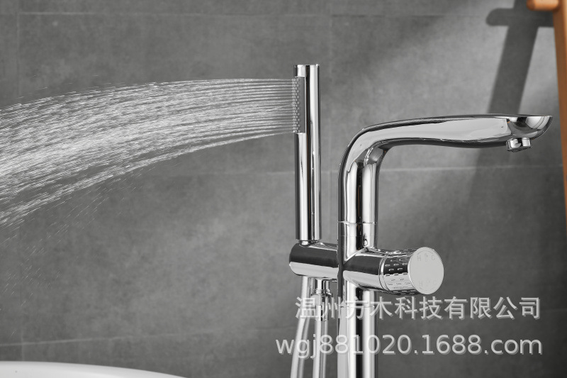 Black chrome-plated brushed gold gun gray floor-standing single-handle double-control ceramic valve core hot and cold water faucet, wooden bucket bathtub, showerhead Item Picture