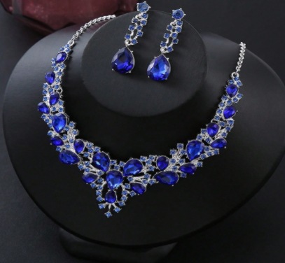 欧米の水晶の宝石のネックレスのイヤリングのセットの精巧でファッション的な気質の新婦のアクセサリのパーティーの高級な2つのセット
