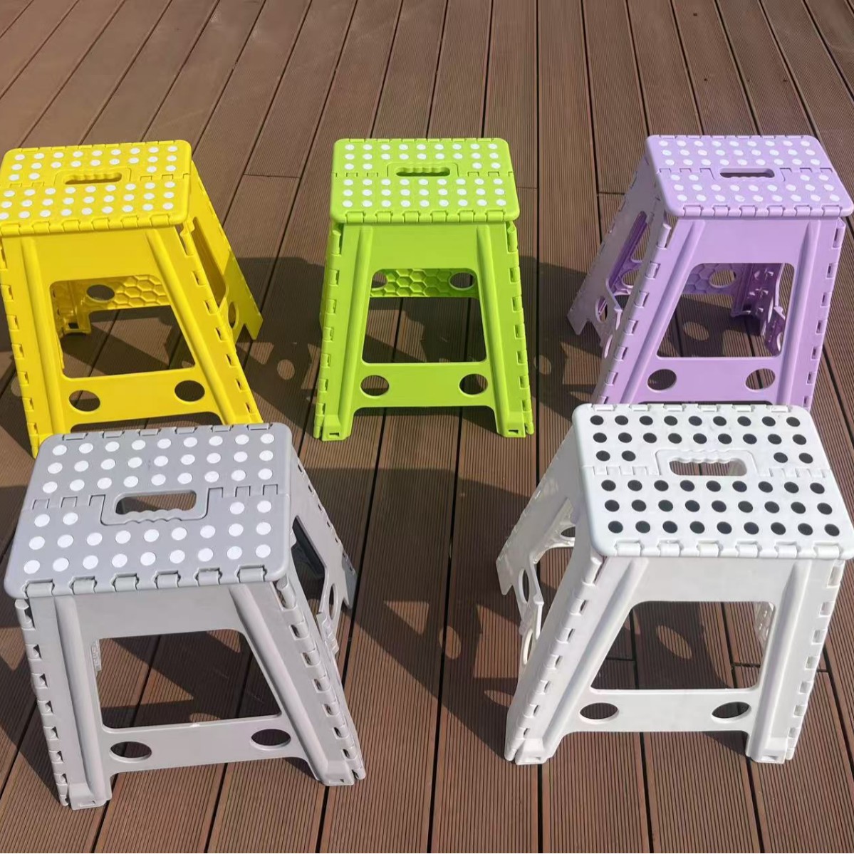 Exportación de taburetes plegables de plástico grueso para niños taburetes portátiles para interiores y exteriores taburetes portátiles antideslizantes