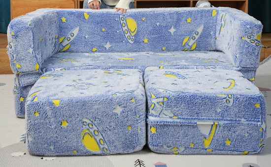 파란색 바닥 공간