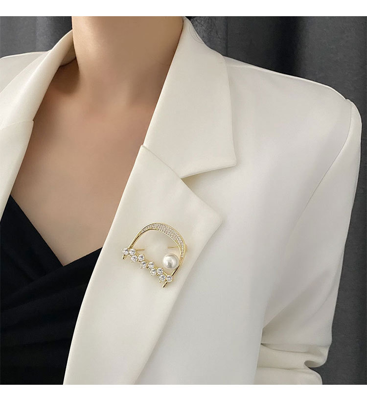 Moda Letra Cobre Enchapado Embutido Diamante Artificial Perla Mujeres Broches display picture 2