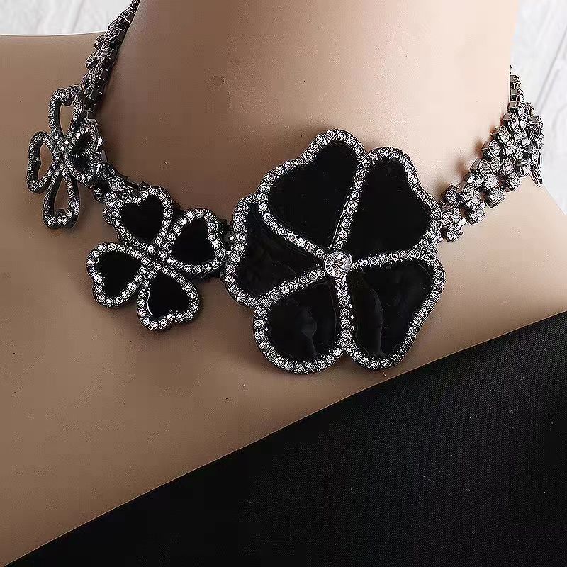 Fashion Flower Alloy Plating Inlay Rhinestones Women's Bracelets Necklace 1 Piece display picture 1