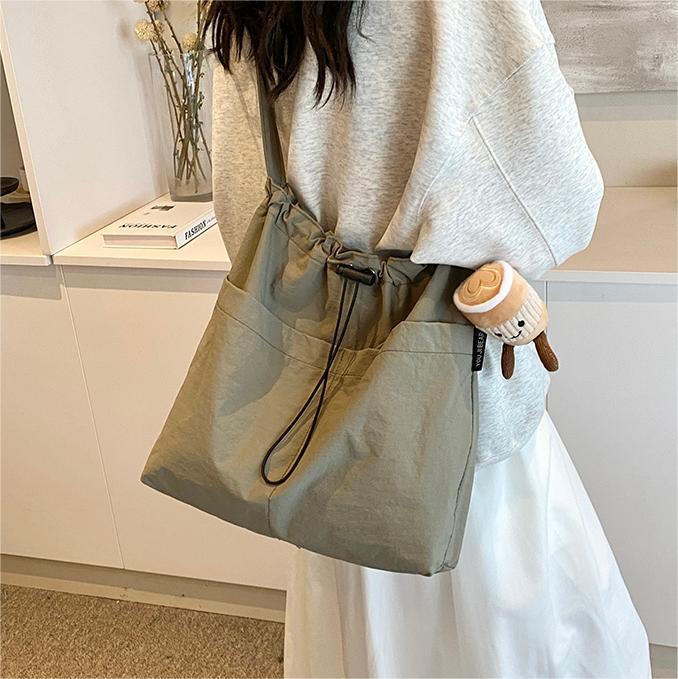 Bolsa de lona de moda simple 2024 nueva bolsa de mujer bolsa de hombro casual versátil de gran capacidad de viaje al trabajo bolso de cubo