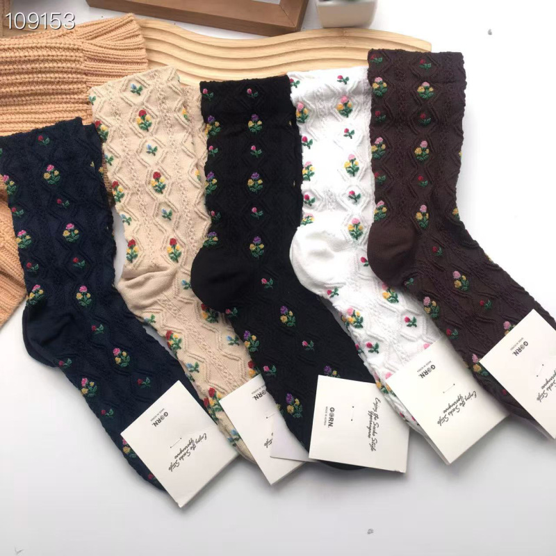 Korean Socks with Embossed Floral Three-Dimensional Pleats, Mid-Calf Length, New Women's Mid-Waist Cotton Socks, Trendy Casual Versatile Style Korean Socks with Embossed Floral Three-Dimensional Pleats, Mid-Calf Length, New Women's Mid-Waist Cotton Socks, Trendy Casual Versatile Style