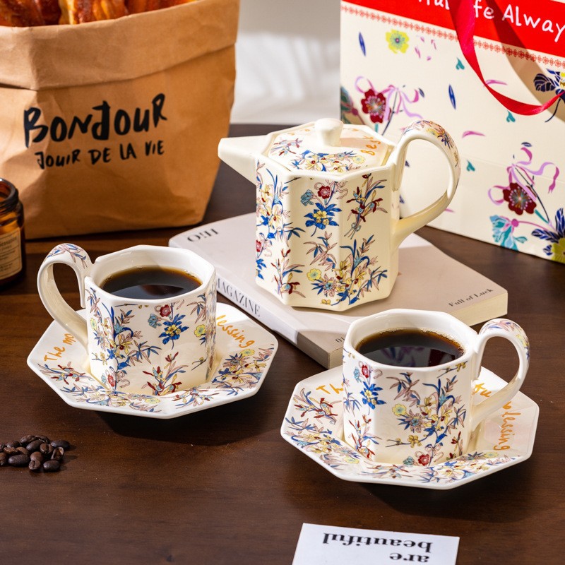 Flores exquisitas amor tazas de café plato tetera de cerámica caja de regalo conjunto de casada de Navidad regalo de cumpleaños