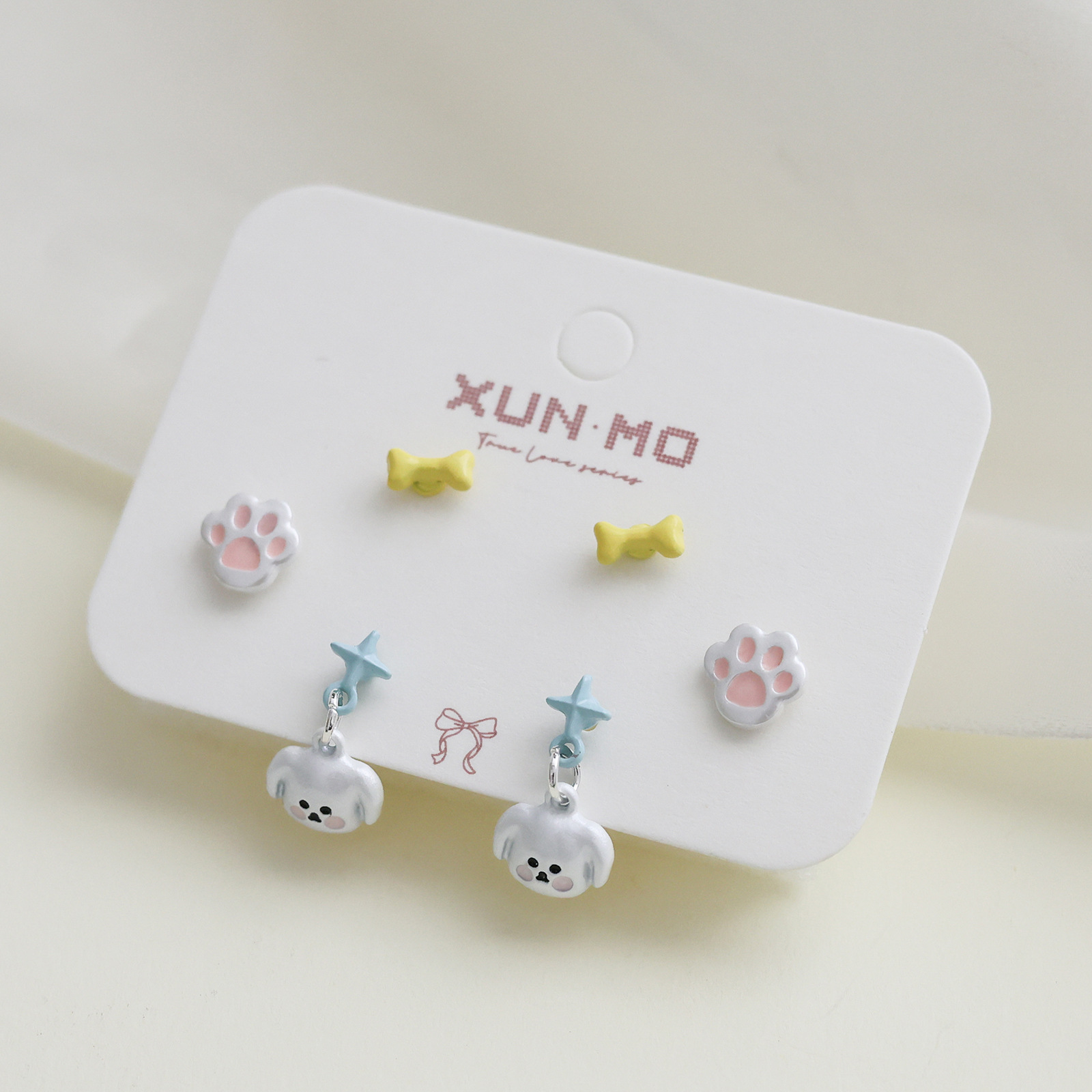 Juego de pendientes de aguja plateados, sencillos y compactos para mujer, pendientes geométricos en forma de corazón, bonitos, dulces y versátiles, venta al por mayor para puestos de mercado