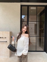 慵懒风白色镂空斜肩长袖针织罩衫女早秋薄款防晒毛衣宽松露肩上衣