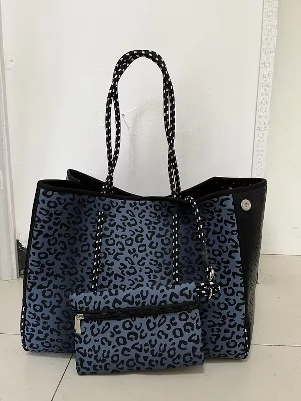 Waterproof Large Capacity Beach Bag For Women Shoulder Carry_voghion.com