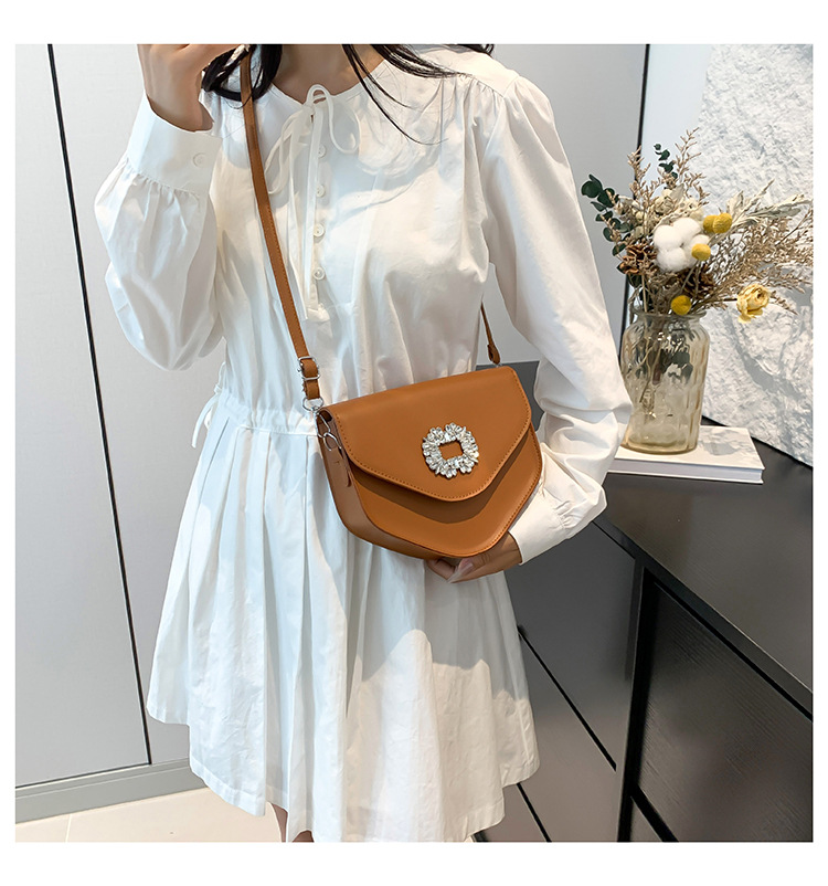 Borsa a tracolla singola con tracolla a triangolo alla moda alla moda 2024, nuova borsa da donna versatile con diamanti color caramella_voghion.com