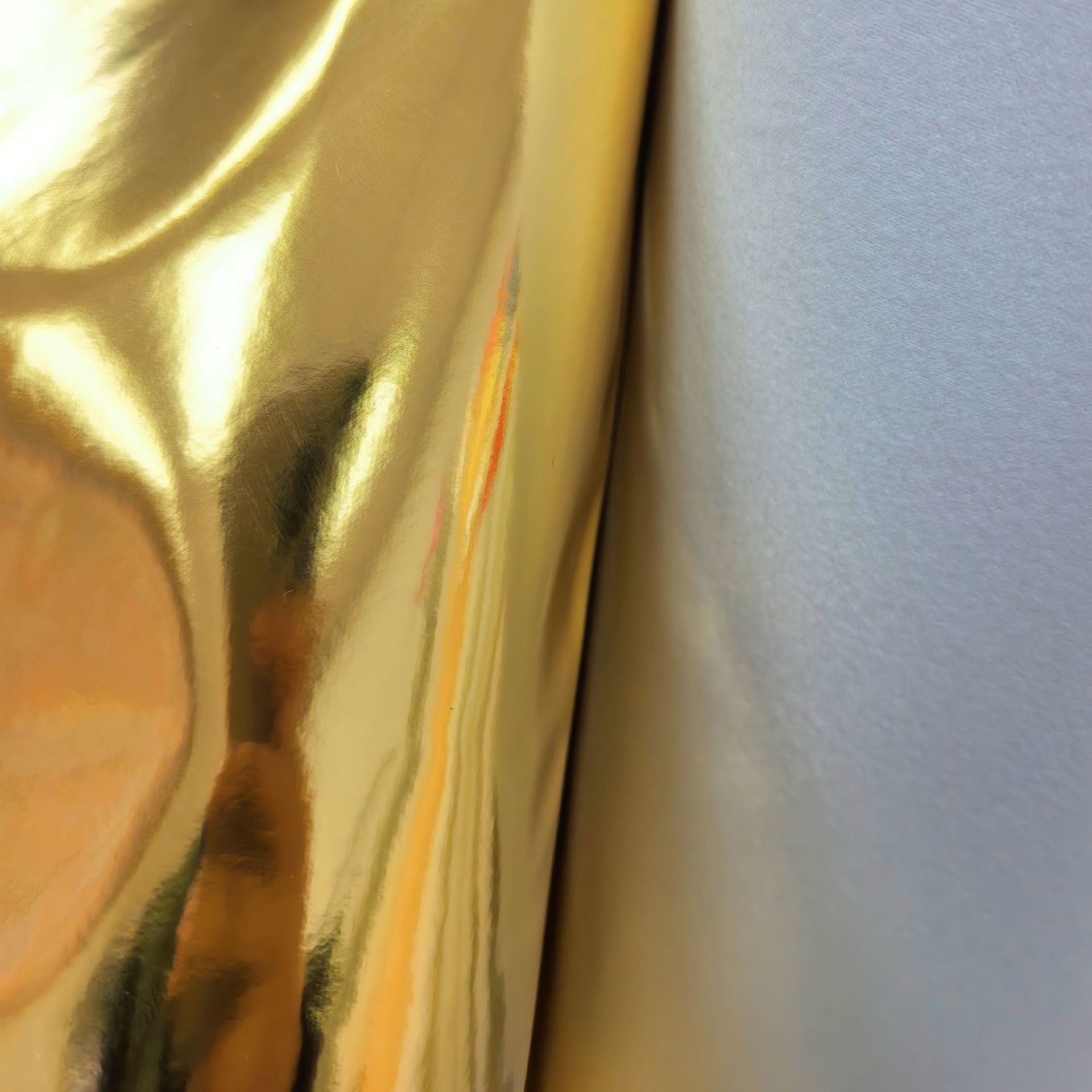 金属镭射镜面反光PU革箱包手袋幻彩高亮玩具鞋材装饰面料金属色