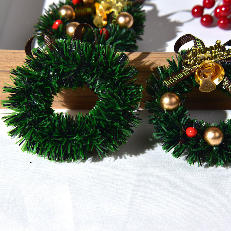 クリスマス冷蔵庫に灯油ランプを貼って、マグネットを貼って、可愛いクリスマスの花輪の雰囲気を貼ります。|undefined
