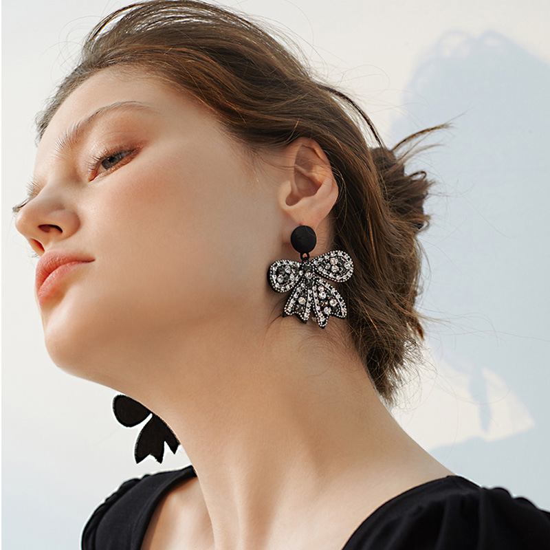 Black Fashion Flashing Diamond Bow Earrings display picture 8