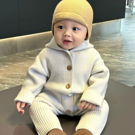 连身衣、爬服;童套装;童毛衣