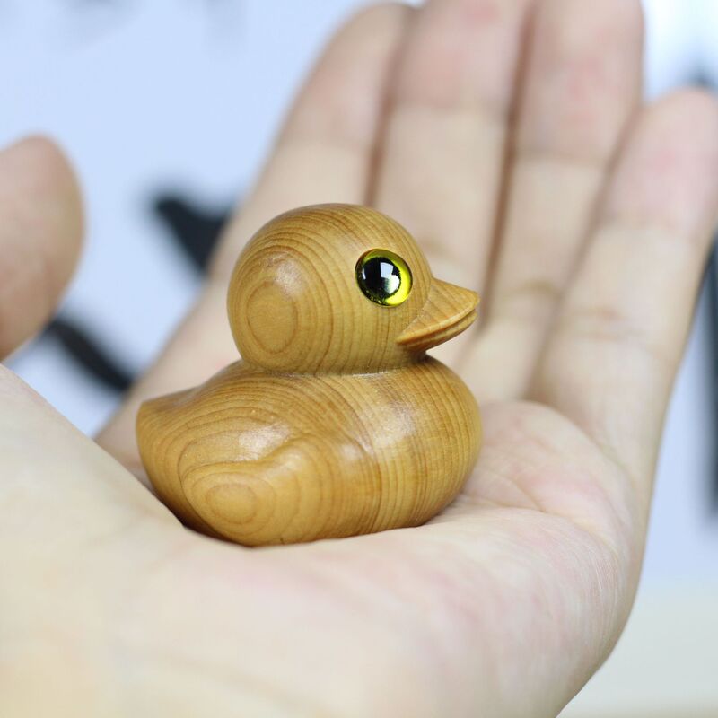 崖柏の木の彫刻の漫画のかわいい黄色のアヒルの手の件の家の事務のデスクトップの小さい置物の越境の工芸品の文は遊んでいます。|undefined