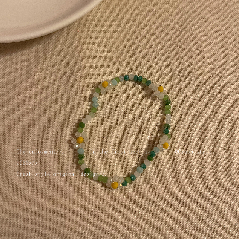 녹색 대비 꽃 팔찌