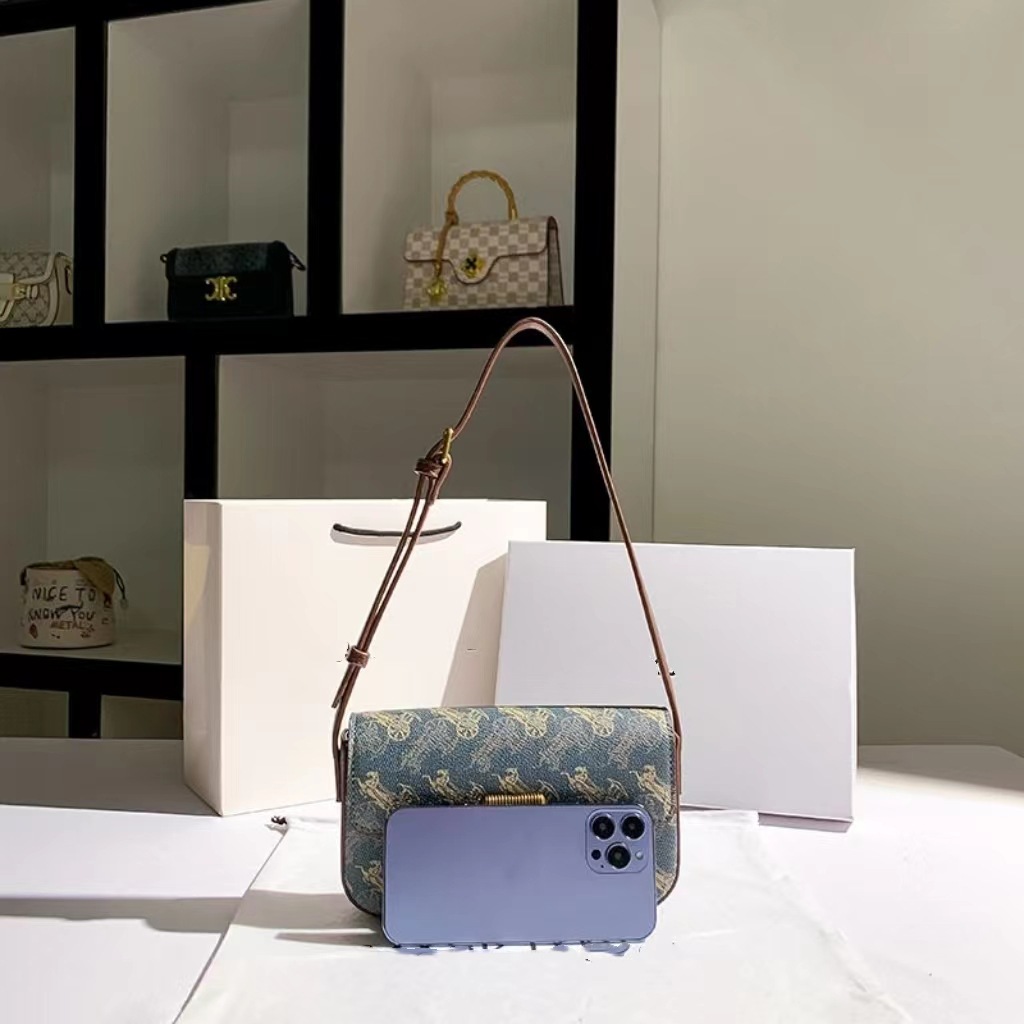 Soft leather high-end carriage flower small square bag for women 2023 new style single shoulder crossbody armpit bag_voghion.com