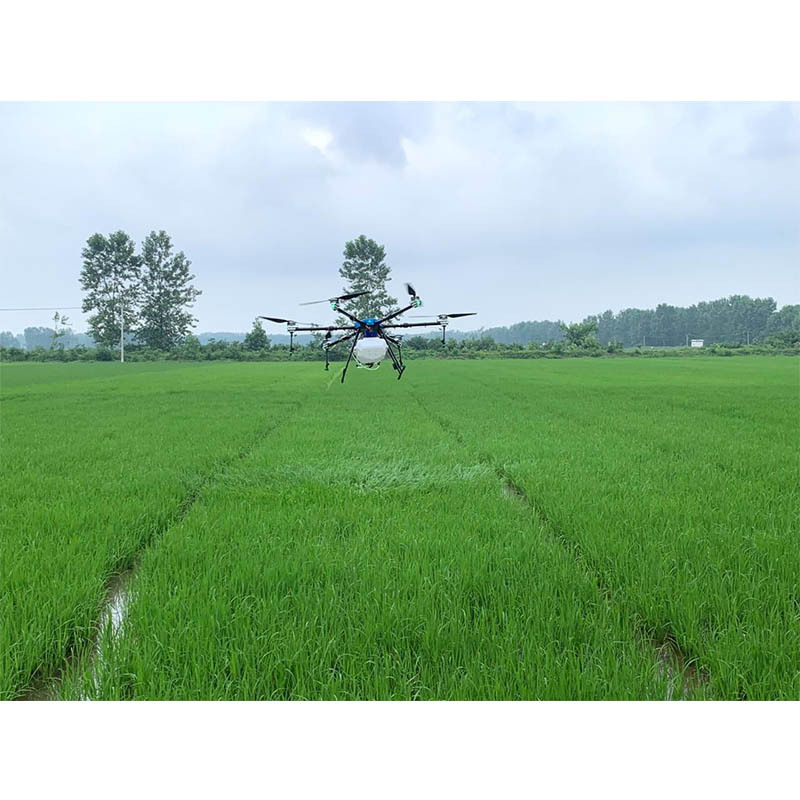 4个喷头植保无人机 智能遥控农用撒药机 35m升高无人驾驶施肥设备