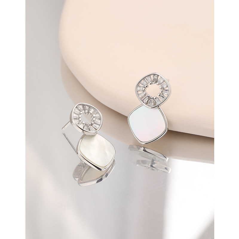 Pendientes de diamantes de temperamento de alta gama Pendientes femeninos Plata de ley 925 Pendientes de concha de circón con microincrustaciones de moda de nicho