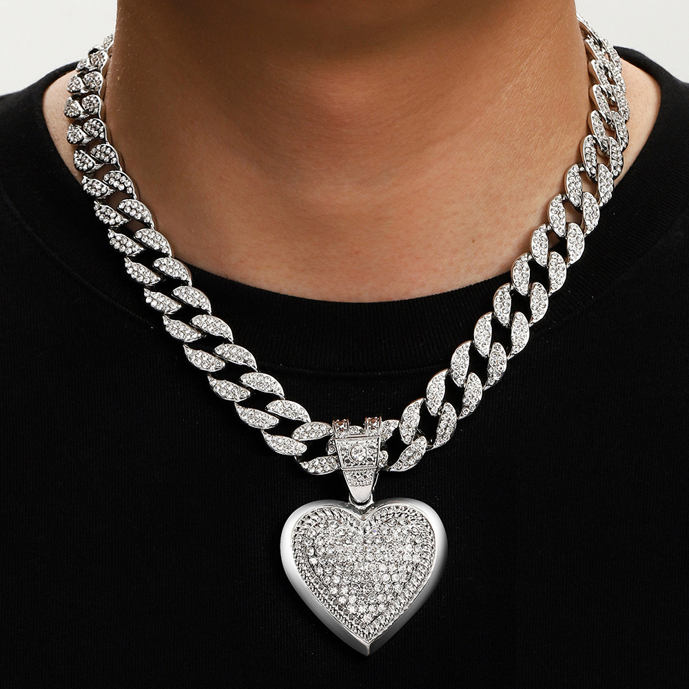 Nuevos productos transfronterizos ins viento amor colgante hip-hop frío viento diamantes hip-hop hombre collar accesorios joyas al por mayor