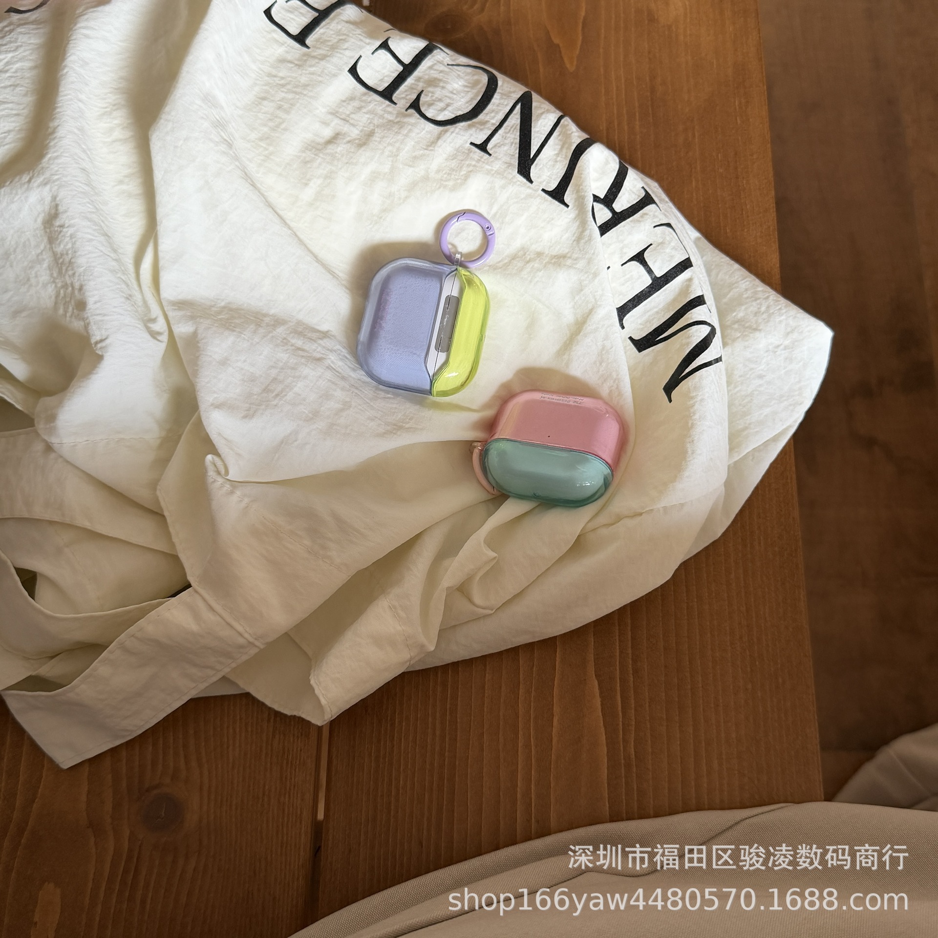 Apple Bluetooth quloqchinlari, AirPods 4 va AirPods Pro 3/2 uchun noyob rang blokirovka qilingan ilgaklar.