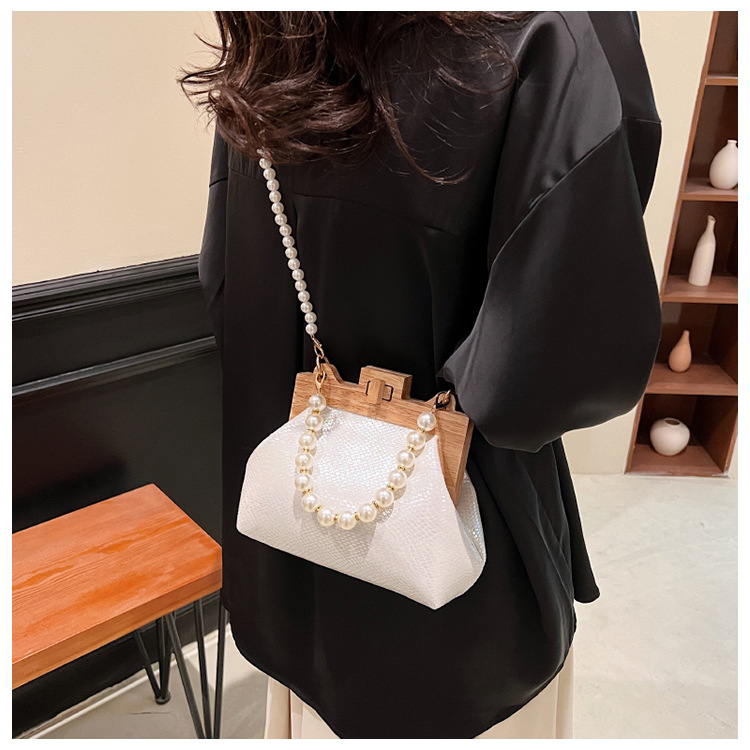 Women's Small Summer Pu Leather Streetwear Handbag display picture 2