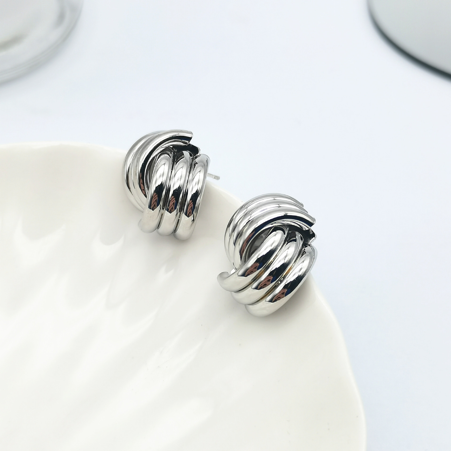 Simple Style Geometric Stripe Alloy Plating Earrings display picture 4