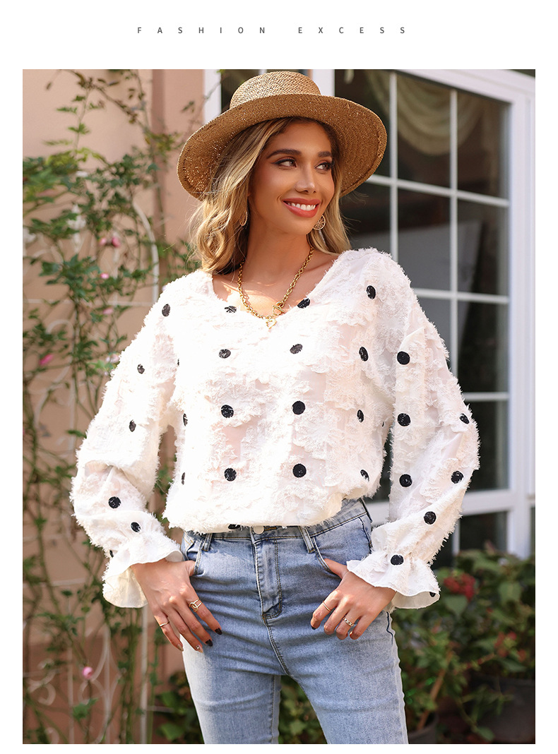 Πουλόβερ από σιφόν με πουά και μακριά μανίκια και λαιμόκοψη V_voghion.com