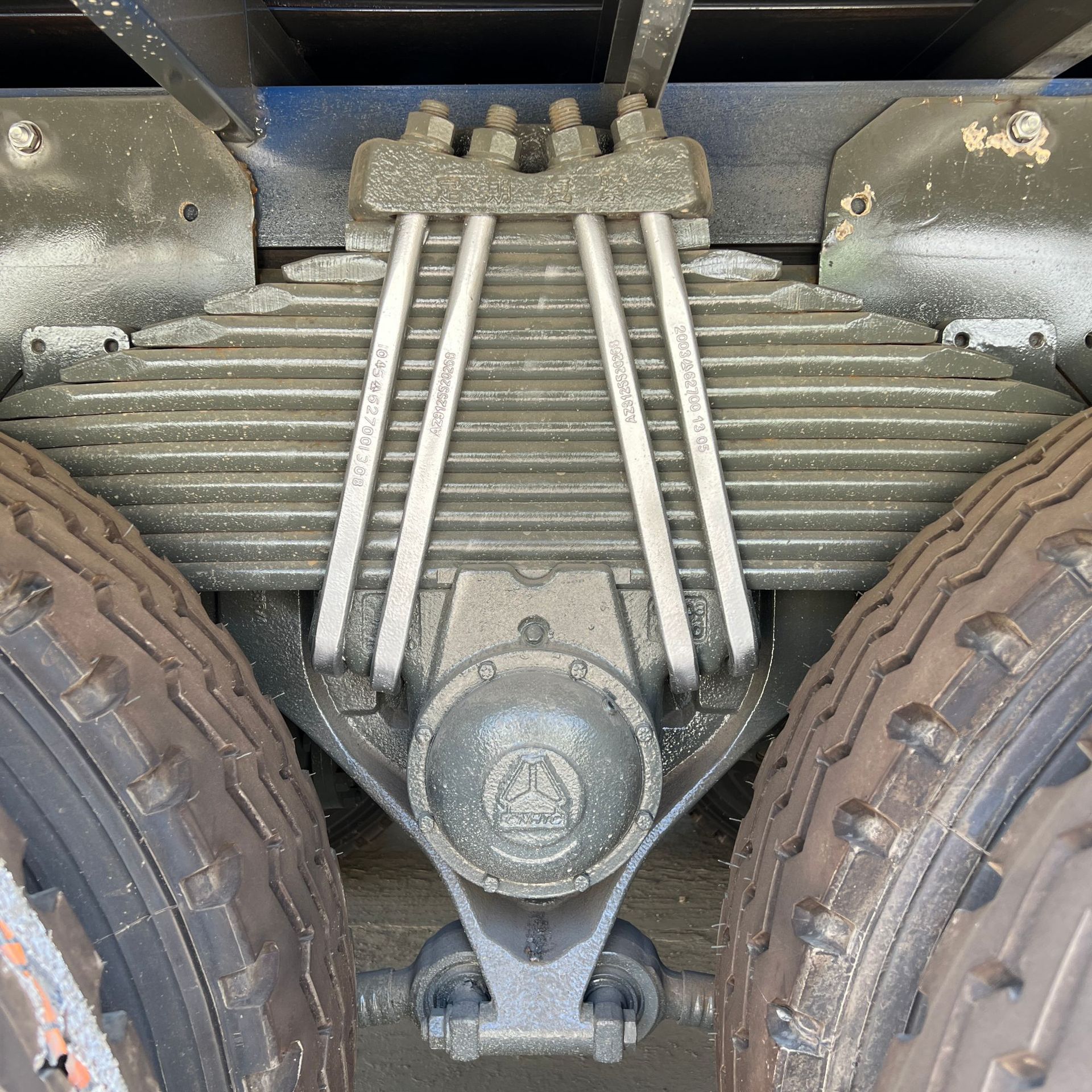 Cross-Border Export of Heavy-Duty Trucks Howo 6X4 Dump Truck Engineering Sand and Gravel Transport Truck Trailer Head
