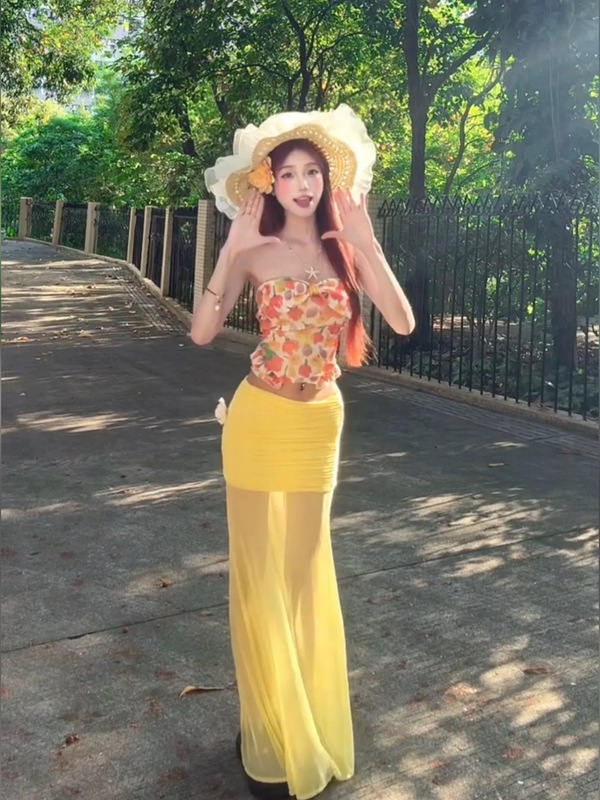 度假风套装女夏季多巴胺绝美气质黄色印花抹胸上衣网纱包臀半身裙|undefined