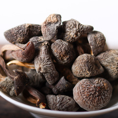 Yunnan black-skinned coryli mushrooms, chicken brown mushrooms, lychees, non-wild mushrooms, mountain delicacies, dried colin fiery mushrooms, dry goods wholesale