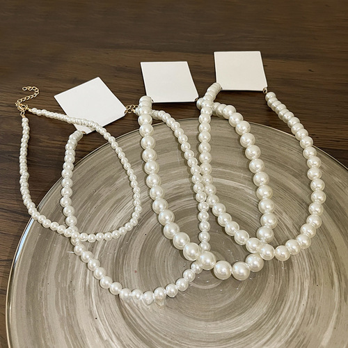 Fever-style pearl necklace for women, perfect for autumn and winter, featuring a French retro minimalist accessory with a touch of luxury and a unique, high-end look, suitable for choker chains.