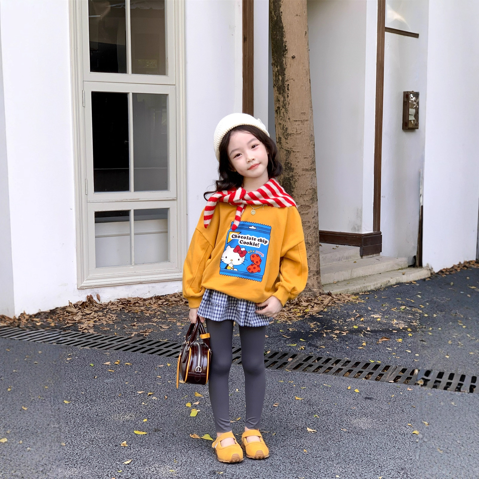 2025秋季新款 女童卡通洋气卫衣+时髦鲨鱼打底裤+格子屁帘三件套