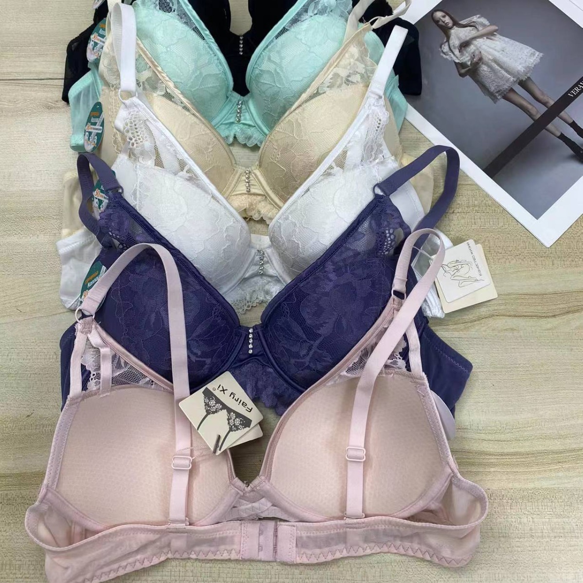 Nuevo comercio exterior europeo y americano ropa interior de dama confortable sujetador de encaje con anillo de acero fabricantes de sujetadores de esponja al por mayor