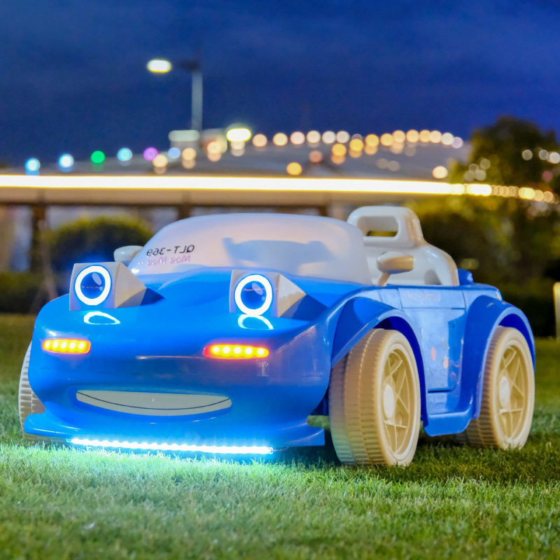 펄 블루에는 빛 없이 깜박일 수 있는 12V4.5 배터리 듀얼 모터가 기본으로 제공됩니다.