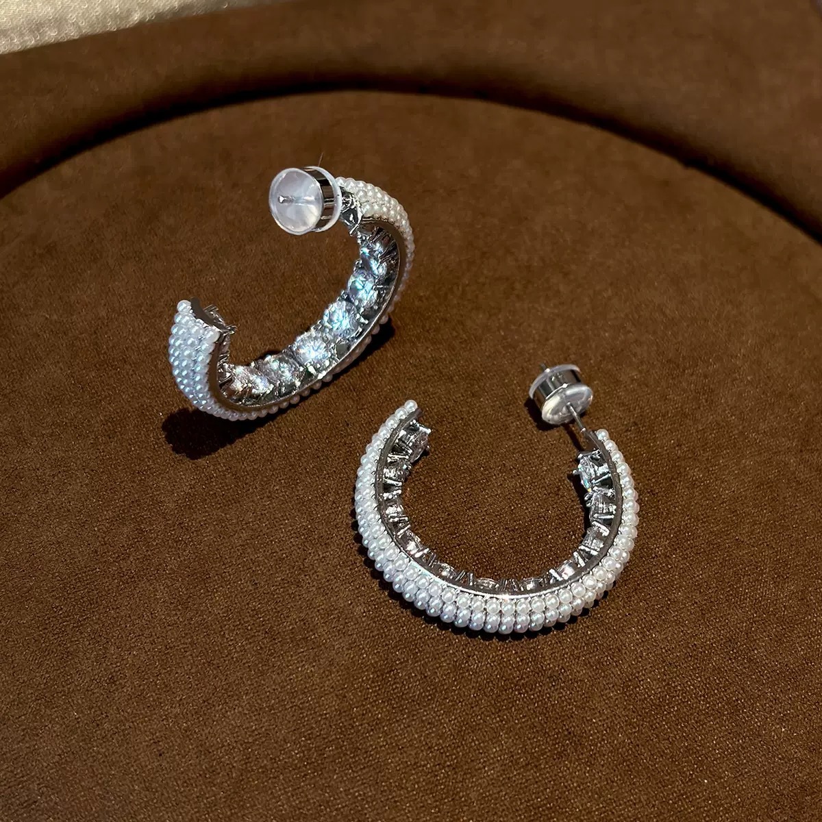 New Style Light Luxury Elegant High-End Full Diamond Bead Hoop Earrings with Unique Design C-Shaped Hoops and 925 Silver Pins