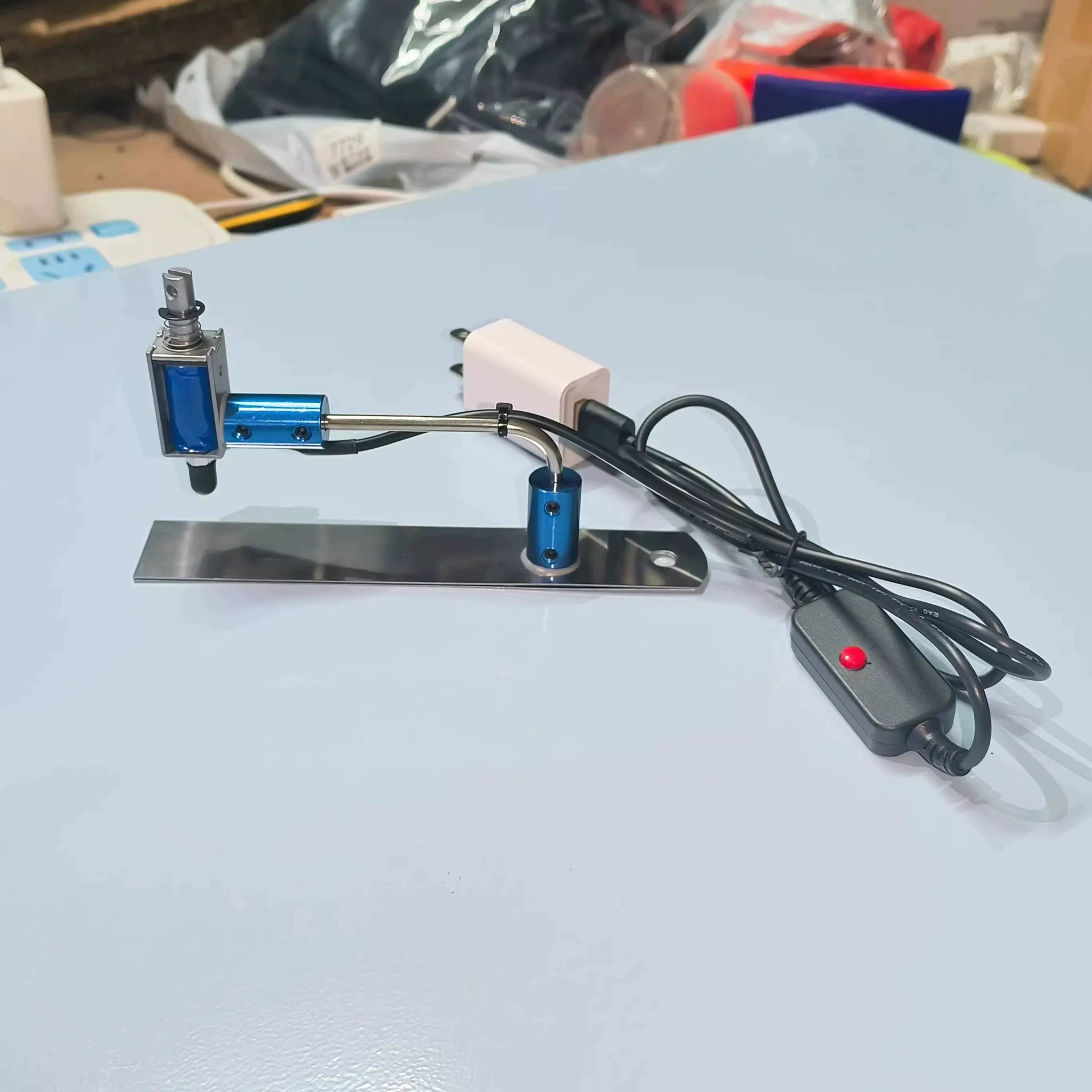 Программное обеспечение для автоматического нажимания клавиш на клавиатуре компьютера для случайной игры, автоматического завершения игры, смены имени и мгновенного захвата предметов.