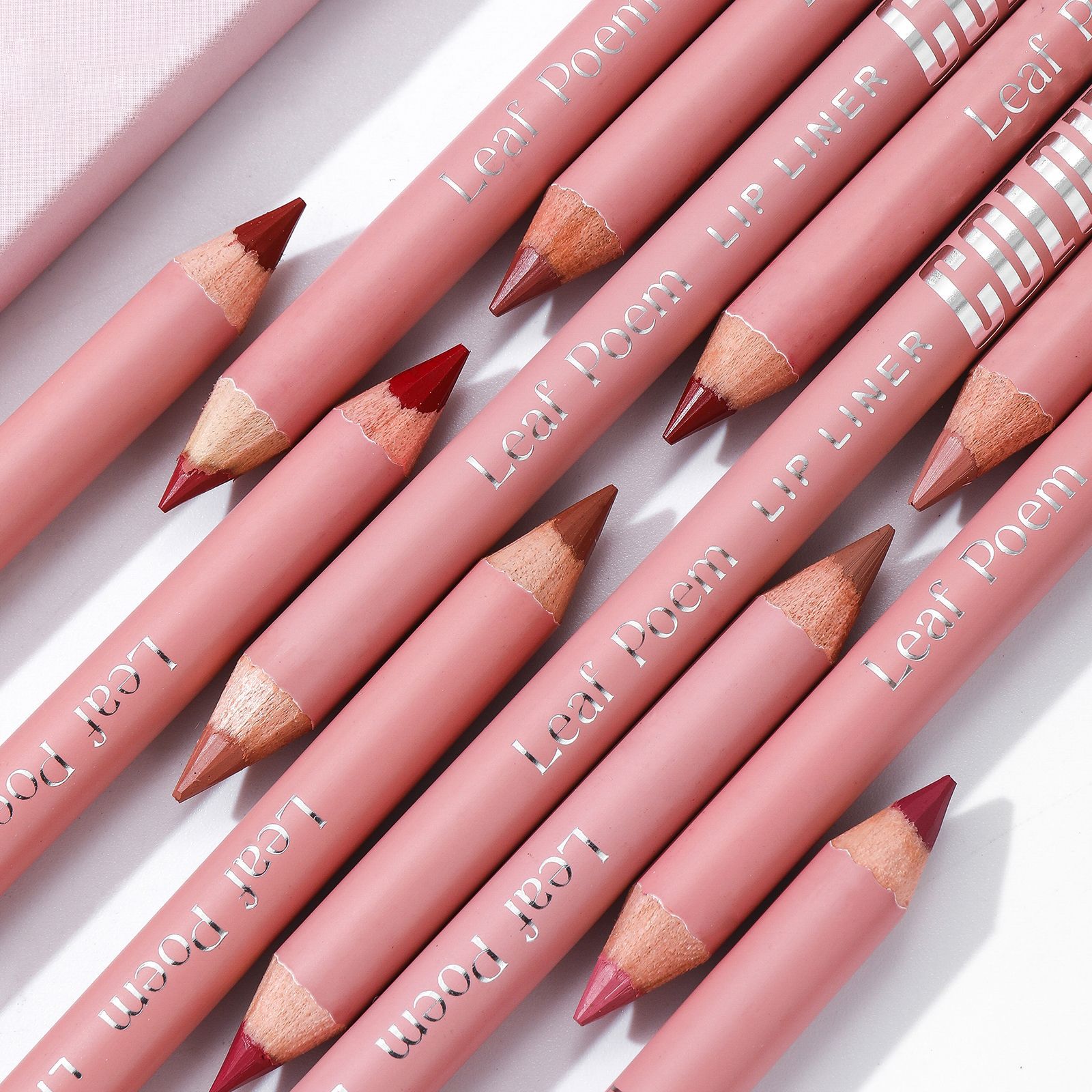Cross-border color color sin taza de brillo labial + lápiz de línea de labios conjunto de combinación impermeable matte set de brillo labial