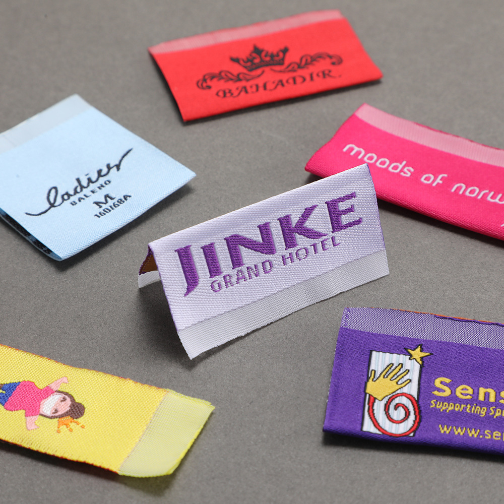 经典服装装饰辅料高纬密对折织标织唛领标侧标唛头角布标厂家批发