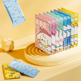 收纳盒;衣钩/挂钩;衣架