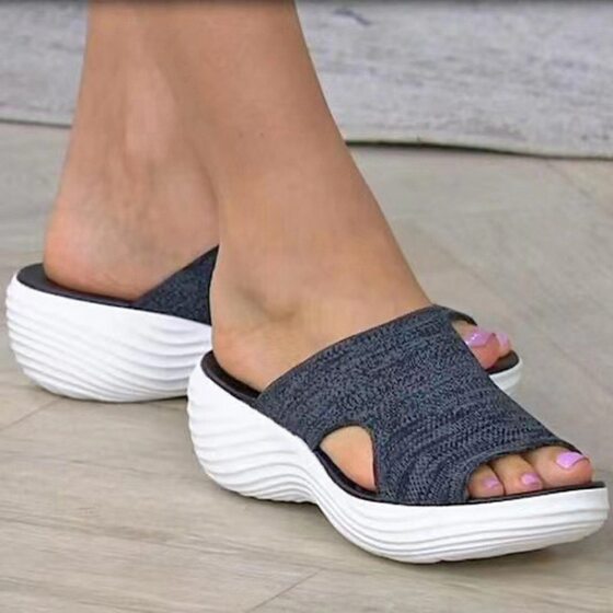Amazon Summer New Flying Woven Slippers Outdoor Lightweight Flat Casual Women's Sandals and Slippers